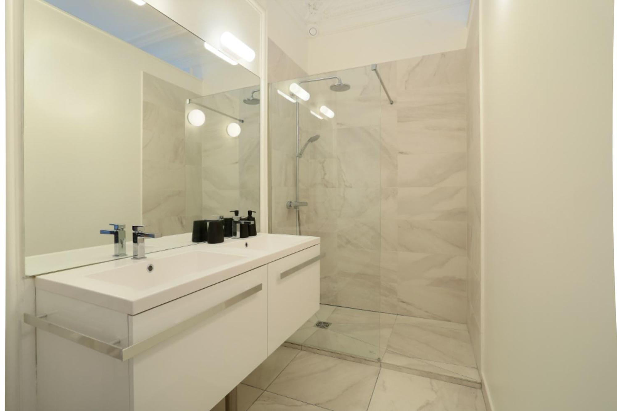 Luxurious - Located In Centre - Walking Distance From The Louvre Paris